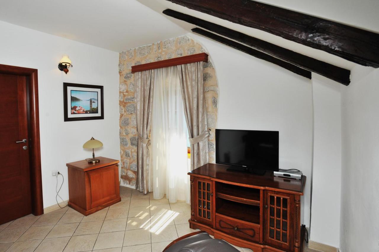 Lady Of The Rocks Apartments Perast Exterior foto